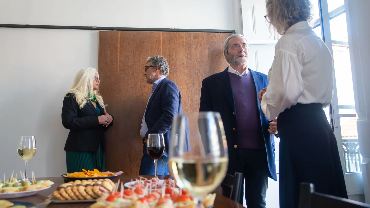 Members talking over drinks at a networking function