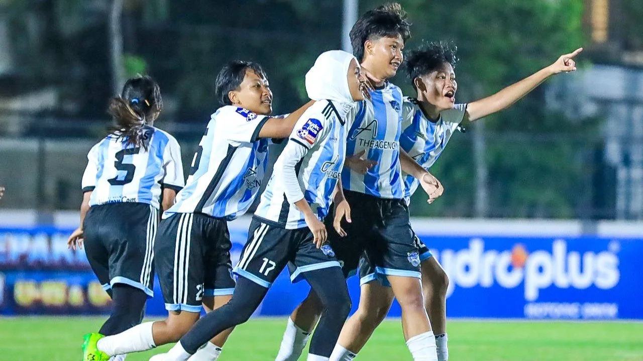 Pertarungan Sengit dan Hujan Gol Mewarnai Laga di Surabaya